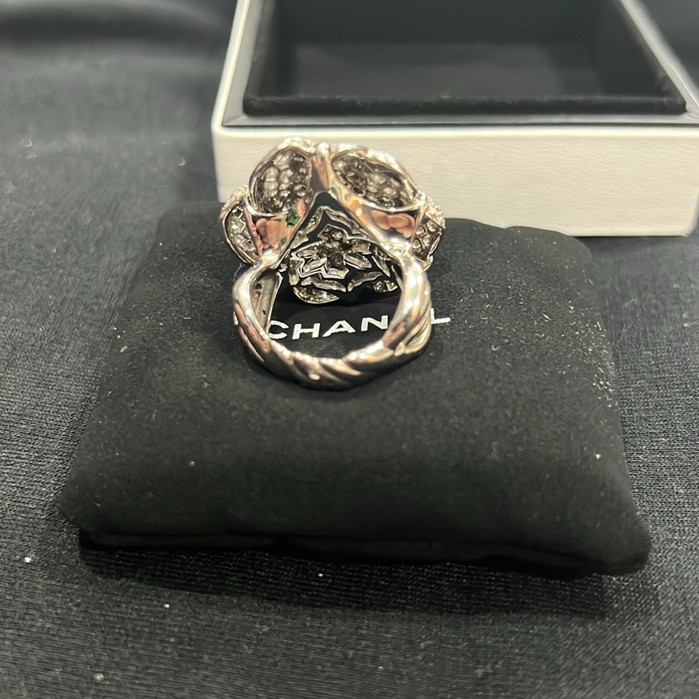 Chanel Original Diamond and White Gold Ring - Picture 4 of 4